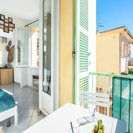 Le Belle Brise Cosy